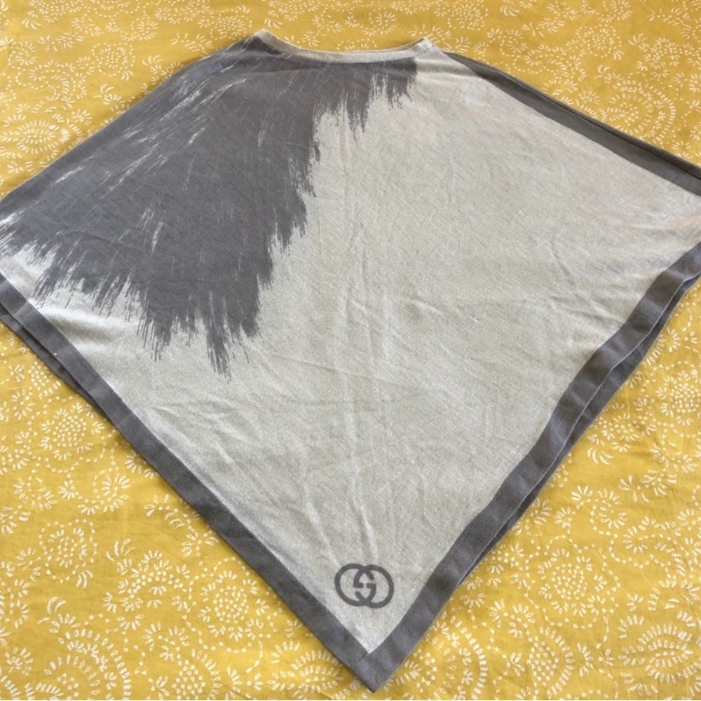 Gucci Vintage poncho in light/dark gray